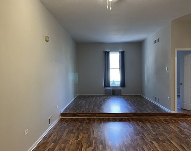 903 Main Street - Photo Thumbnail 2