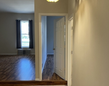 903 Main Street - Photo Thumbnail 3