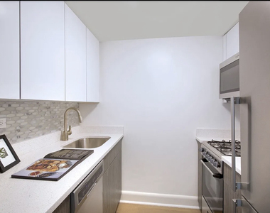 150 East 34th Street, Unit 2903 - Photo Thumbnail 5