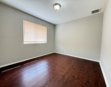 2403 Chalet Road - Photo Thumbnail 13