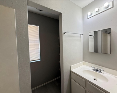 2403 Chalet Road - Photo Thumbnail 11