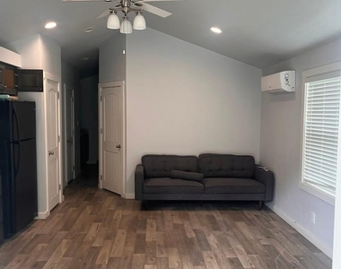 129 Shoreline Drive - Photo Thumbnail 3