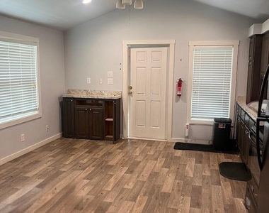 129 Shoreline Drive - Photo Thumbnail 2