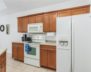 9814 Quinta Artesa Way - Photo Thumbnail 12