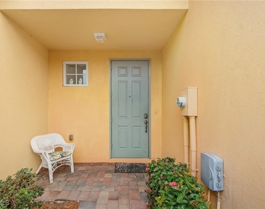 9814 Quinta Artesa Way - Photo Thumbnail 7