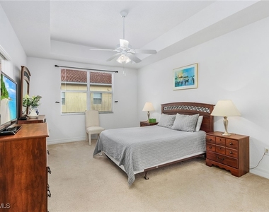 9814 Quinta Artesa Way - Photo Thumbnail 14