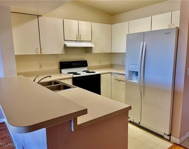 8274 Key Royal Circle - Photo Thumbnail 3
