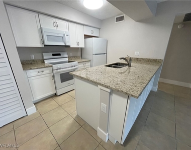 5323 Summerlin Road - Photo Thumbnail 4