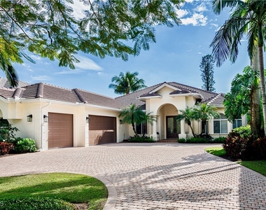 380 5th Avenue N - Photo Thumbnail 1