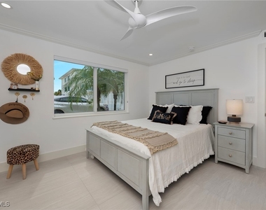 1950 Gulf Shore Boulevard N - Photo Thumbnail 12