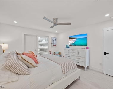 2100 Gulf Shore Boulevard N - Photo Thumbnail 16