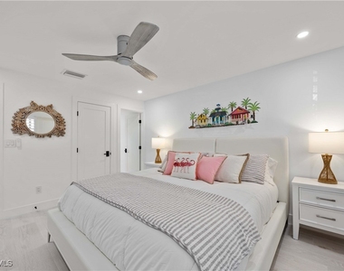2100 Gulf Shore Boulevard N - Photo Thumbnail 15