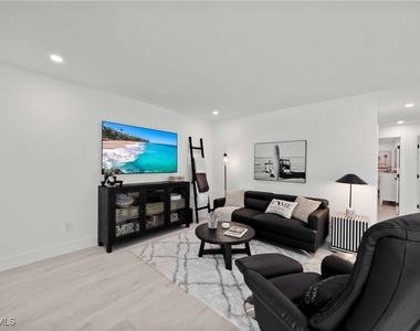 2100 Gulf Shore Boulevard N - Photo Thumbnail 13
