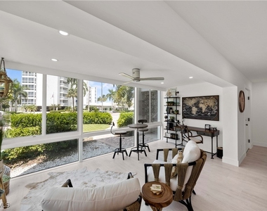 2100 Gulf Shore Boulevard N - Photo Thumbnail 3