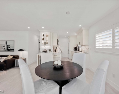 2100 Gulf Shore Boulevard N - Photo Thumbnail 6