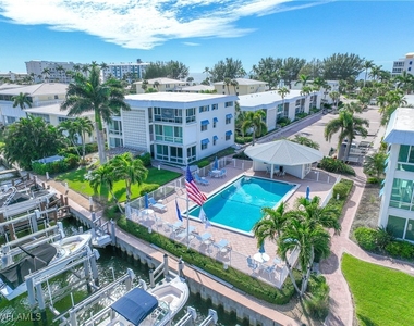 2100 Gulf Shore Boulevard N - Photo Thumbnail 22