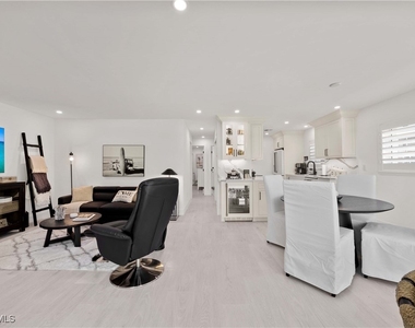 2100 Gulf Shore Boulevard N - Photo Thumbnail 10