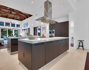795 18th Avenue S - Photo Thumbnail 7