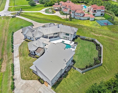4043 Maranatha Drive - Photo Thumbnail 5