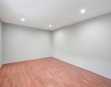 12980 Greenway Chase Court - Photo Thumbnail 9