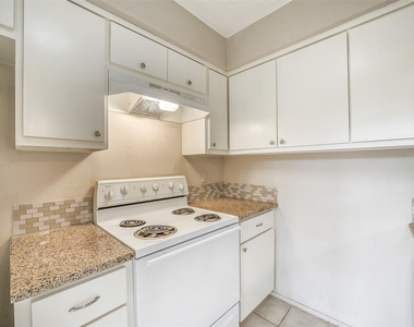12980 Greenway Chase Court - Photo Thumbnail 5