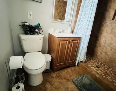 7705 Ilex Drive - Photo Thumbnail 2