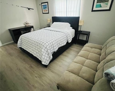7705 Ilex Drive - Photo Thumbnail 3
