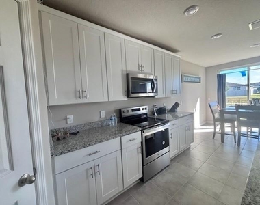 384 Guadlupe Street - Photo Thumbnail 5