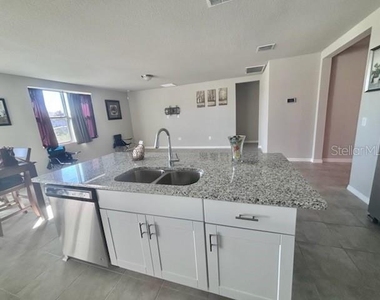 384 Guadlupe Street - Photo Thumbnail 3