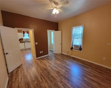 965 Ne 2nd Street - Photo Thumbnail 2