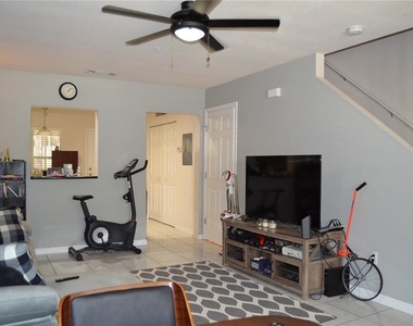 4687 Sw 48th Drive - Photo Thumbnail 2