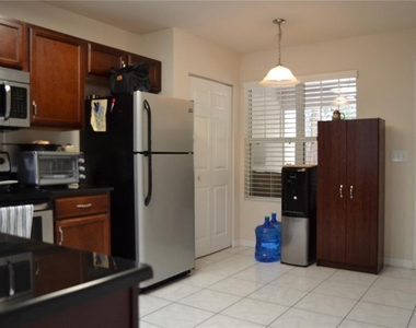 4687 Sw 48th Drive - Photo Thumbnail 5