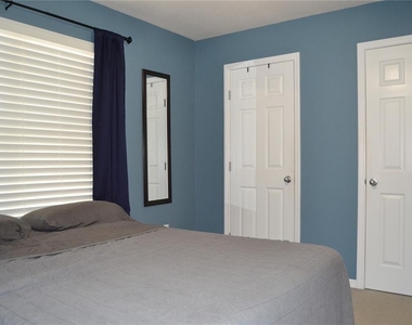 4687 Sw 48th Drive - Photo Thumbnail 9