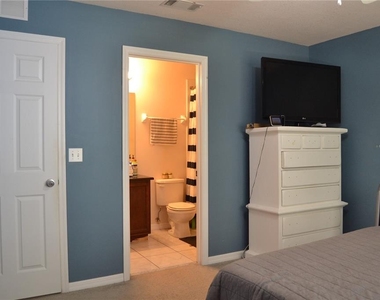 4687 Sw 48th Drive - Photo Thumbnail 10