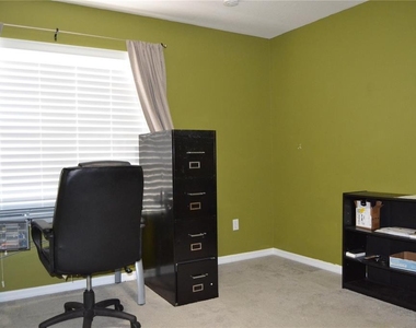 4687 Sw 48th Drive - Photo Thumbnail 11