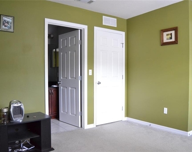 4687 Sw 48th Drive - Photo Thumbnail 12
