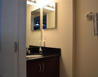 4687 Sw 48th Drive - Photo Thumbnail 3