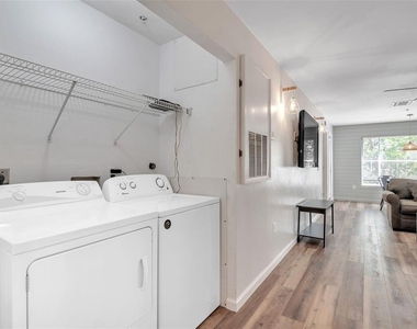 3800 Sw 20th Avenue - Photo Thumbnail 2
