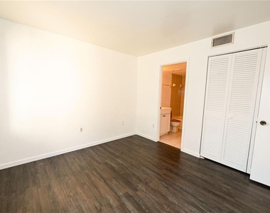 4625 Longwater Chase - Photo Thumbnail 15