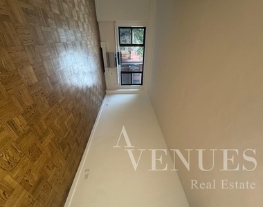 East 79th Street - Photo Thumbnail 6