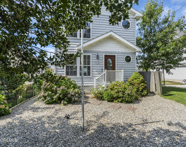 143 Lake Avenue - Photo Thumbnail 16