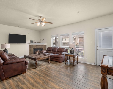 2702 Elm Crossing Trail - Photo Thumbnail 11