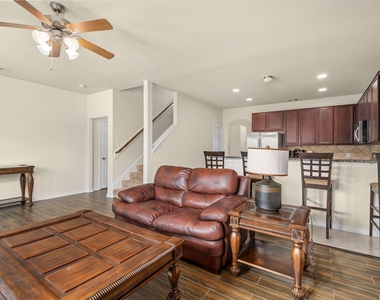 2702 Elm Crossing Trail - Photo Thumbnail 12