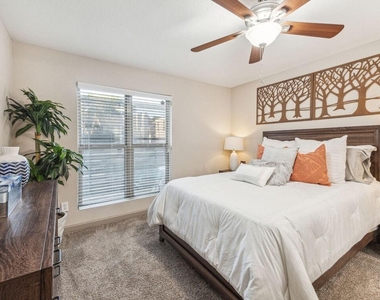 10751 Meadowglen Lane - Photo Thumbnail 9