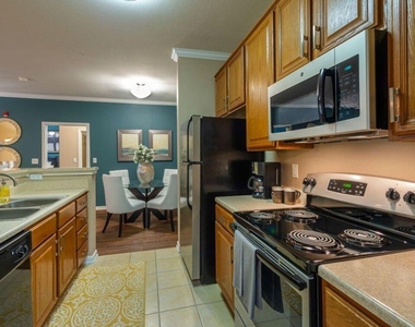 2840 Shadowbriar Drive - Photo Thumbnail 10
