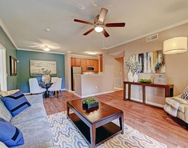 2840 Shadowbriar Drive - Photo Thumbnail 8