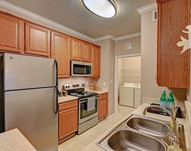 2840 Shadowbriar Drive - Photo Thumbnail 6
