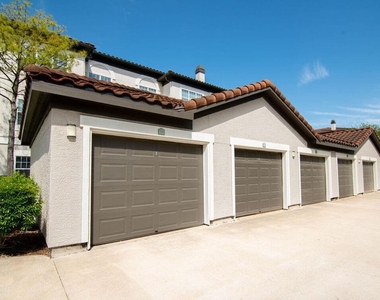 2840 Shadowbriar Drive - Photo Thumbnail 4