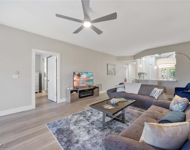 886 Sw Tanbark Drive - Photo Thumbnail 11