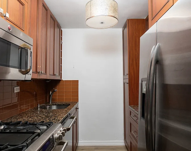 301 East 22nd Street, Unit 2v - Photo Thumbnail 6
